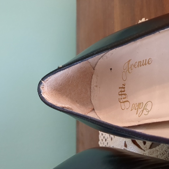Salvatore Ferragamo Buckle Front Pump 8.5 - Picture 9 of 9